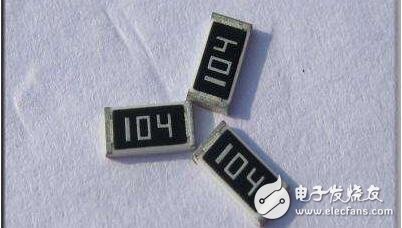 度传感器的种类很多,现在经常使用的有热精密电阻:PT100、PT1000、Cu50、Cu100;热电偶:B、E、J、K、S等。温度传感器不但种类繁多,而且组合形式多样,应根据不同的场所选用合适的产品。
